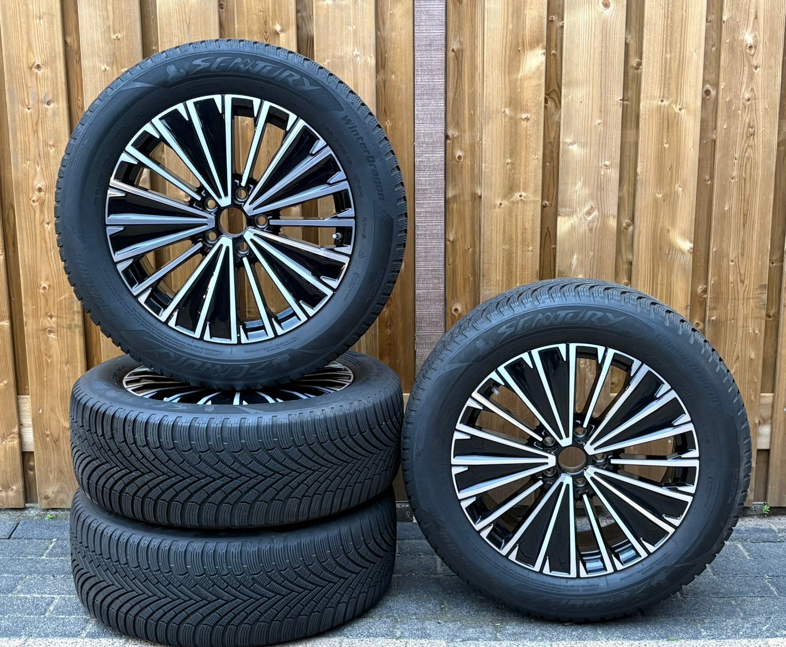 VW Tiguan Napoli Originele 18 inch velgen met winterbanden, Auto-onderdelen, Ophalen, 18 inch, Gebruikt, Banden en Velgen