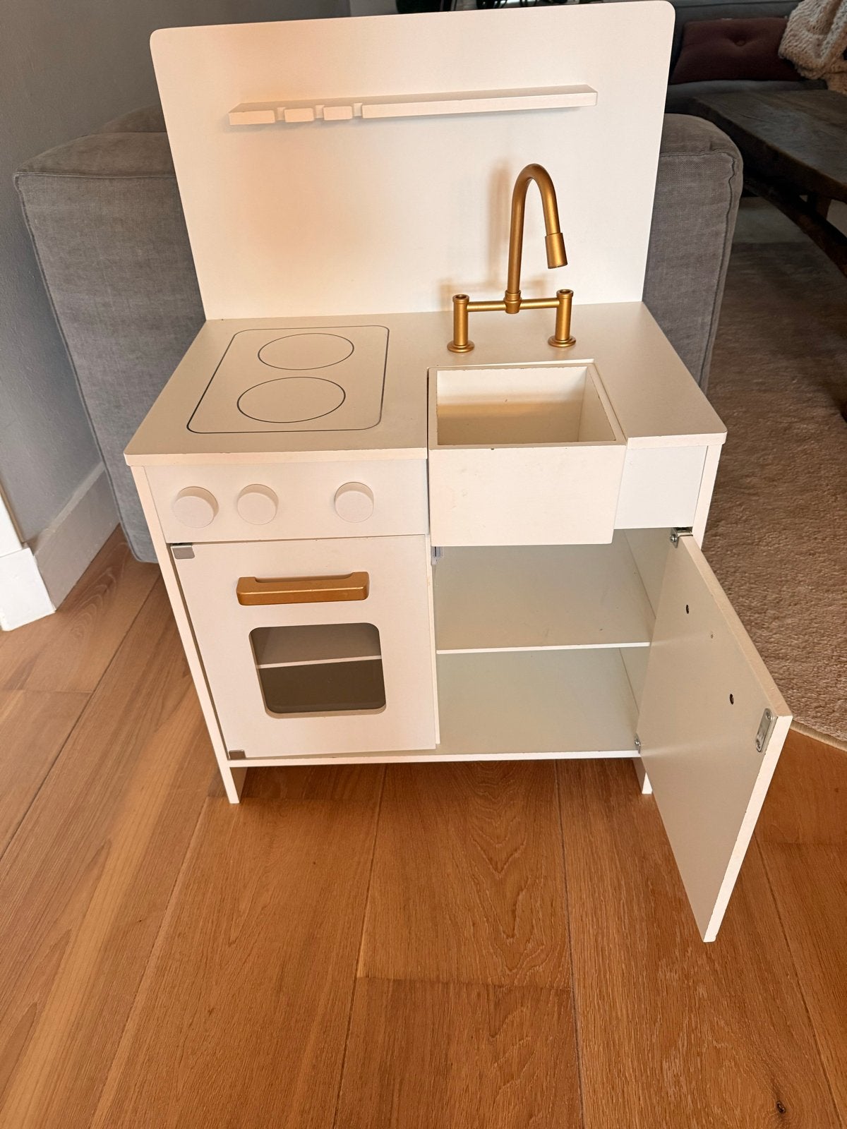 Keukentje Petite Amilie - Speelkeuken met kraan en oven, Kinderen en Baby's, Speelgoed | Houten speelgoed, Ophalen, Gebruikt, Meubelstuk of Keukentje