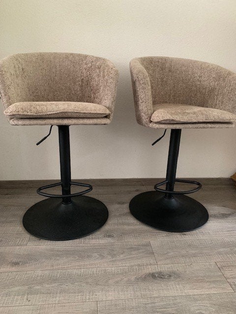 Te koop: 2 barkrukken