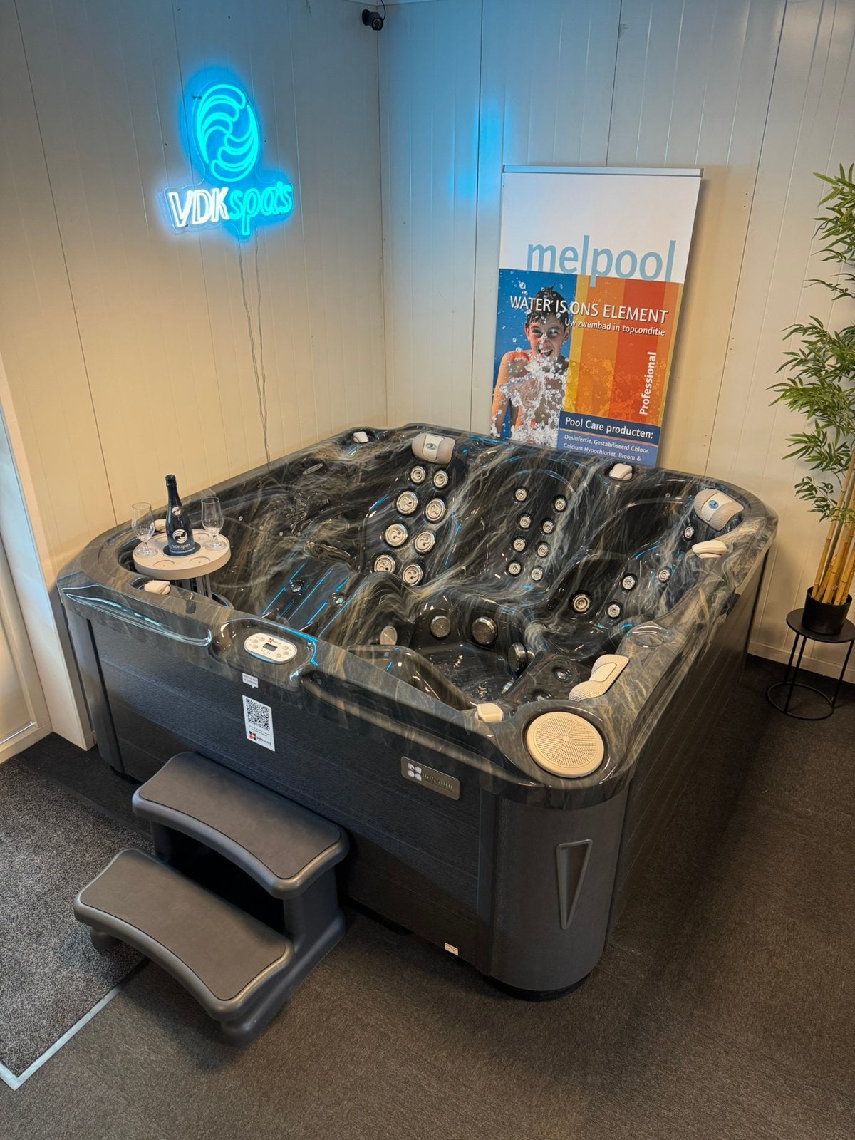 SHOWROOMMODEL Jacuzzi Passion Spa Solace 5-pers Balboa, 4011 GM, Info@vdkspas.nl, Nieuw, Passion Spa