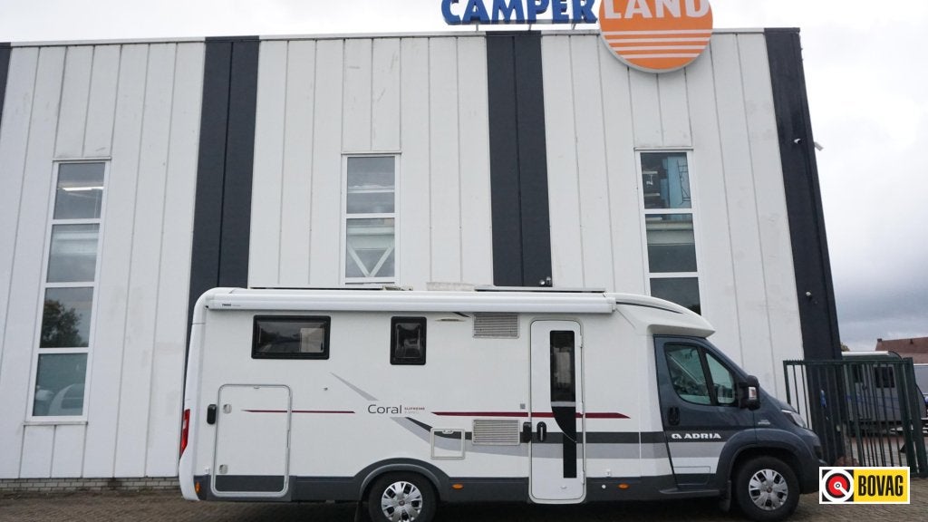 Adria Coral Supreme S 670 SL Auto-levelsyst-Sat-Solar, Caravans en Kamperen, Automaat, Chemisch toilet, Fiat, Bedrijf