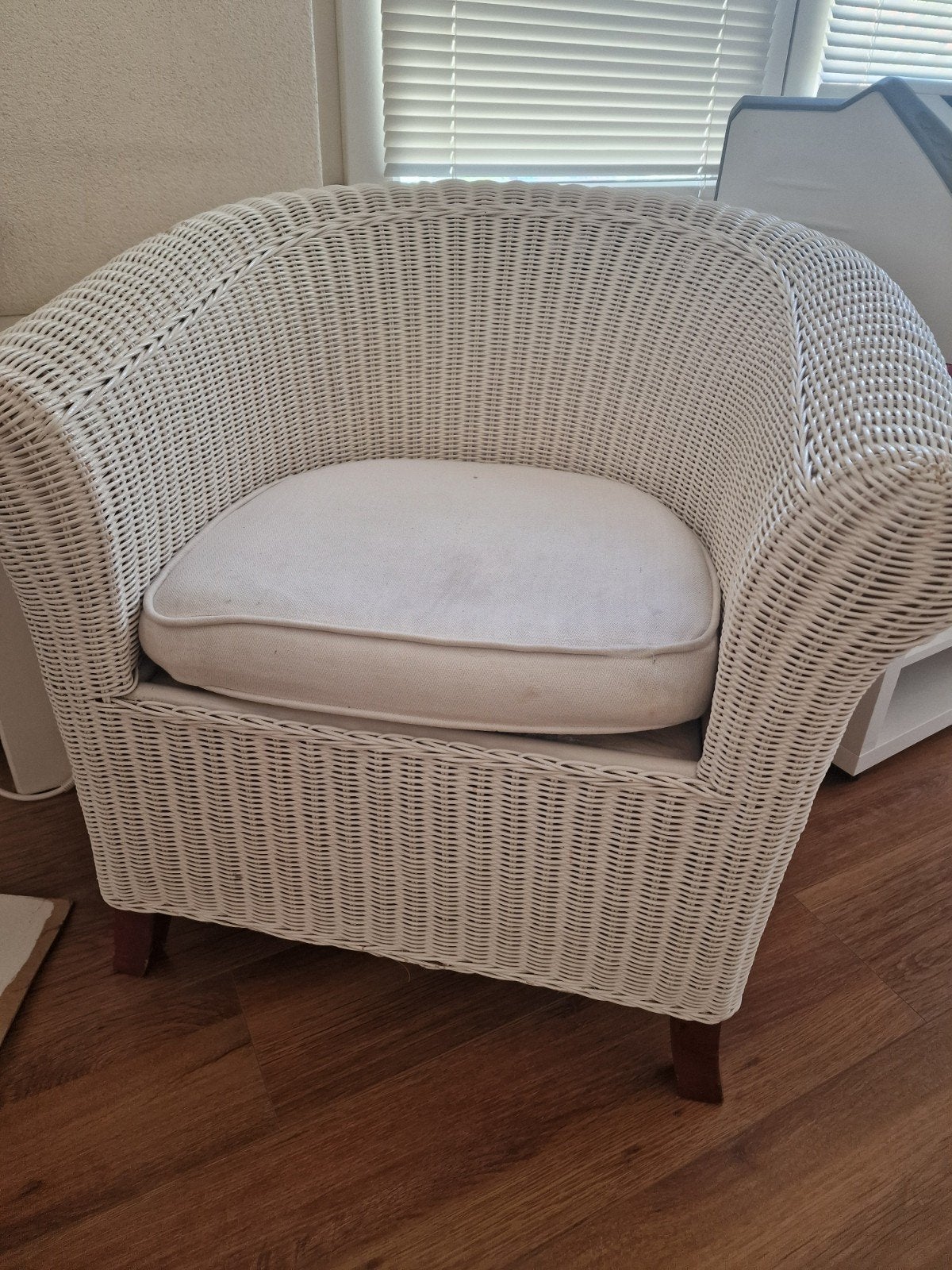 Witte rieten fauteuil met kussen, Ophalen, Gebruikt, 75 tot 100 cm, Riet of Rotan