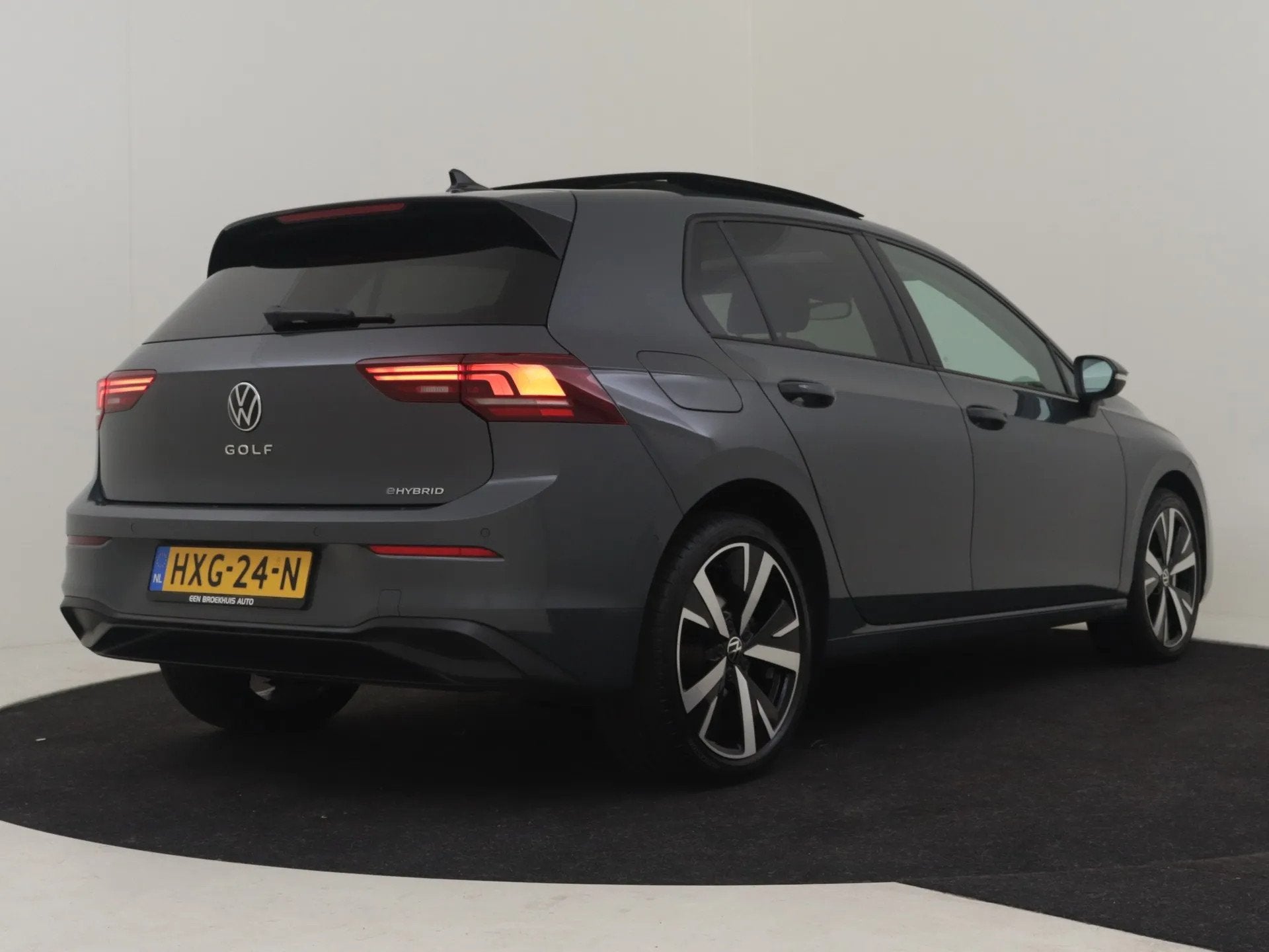 Volkswagen Golf 1.5 eHybrid Life Edition 204Pk DSG/AUTO, 4 cilinders, Bedrijf, 1700 kg, Zilver of Grijs