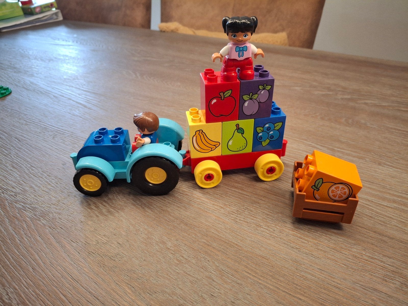 LEGO Duplo Tractor met fruit en figuren 10615, Overige thema's, Ophalen of Verzenden, Zo goed als nieuw, Compleet