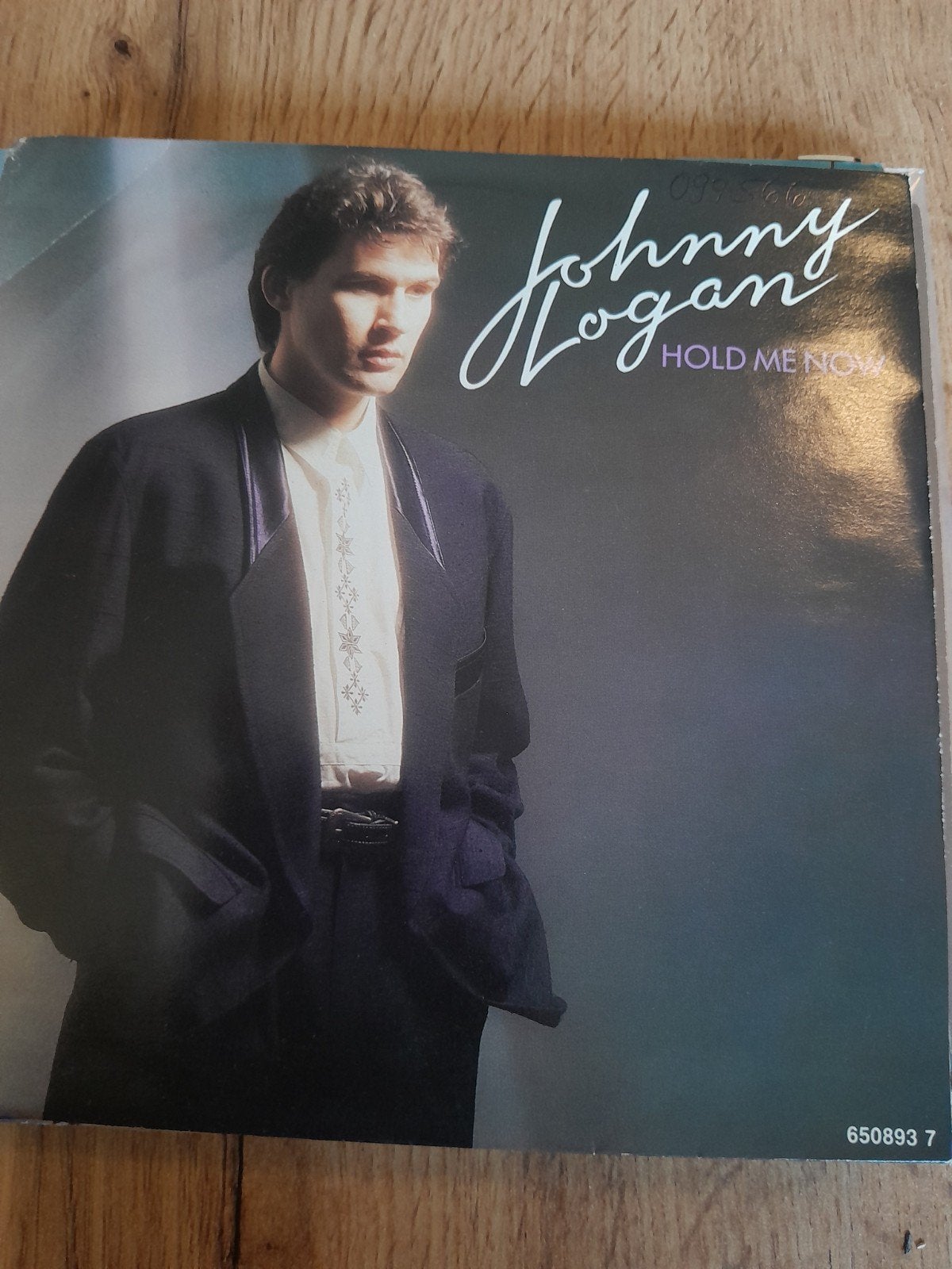 johnny logan 7 inch hold me now, Ophalen of Verzenden, Zo goed als nieuw, Pop