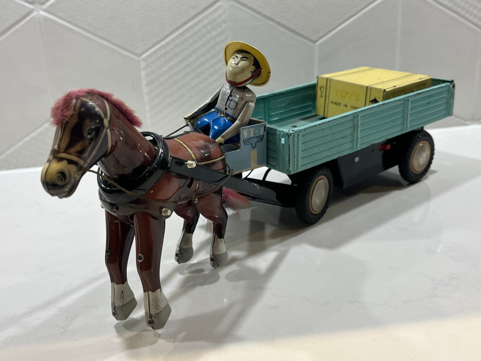 Blikken speelgoed Paard en wagen met bestuurder China MF 641, Verzenden