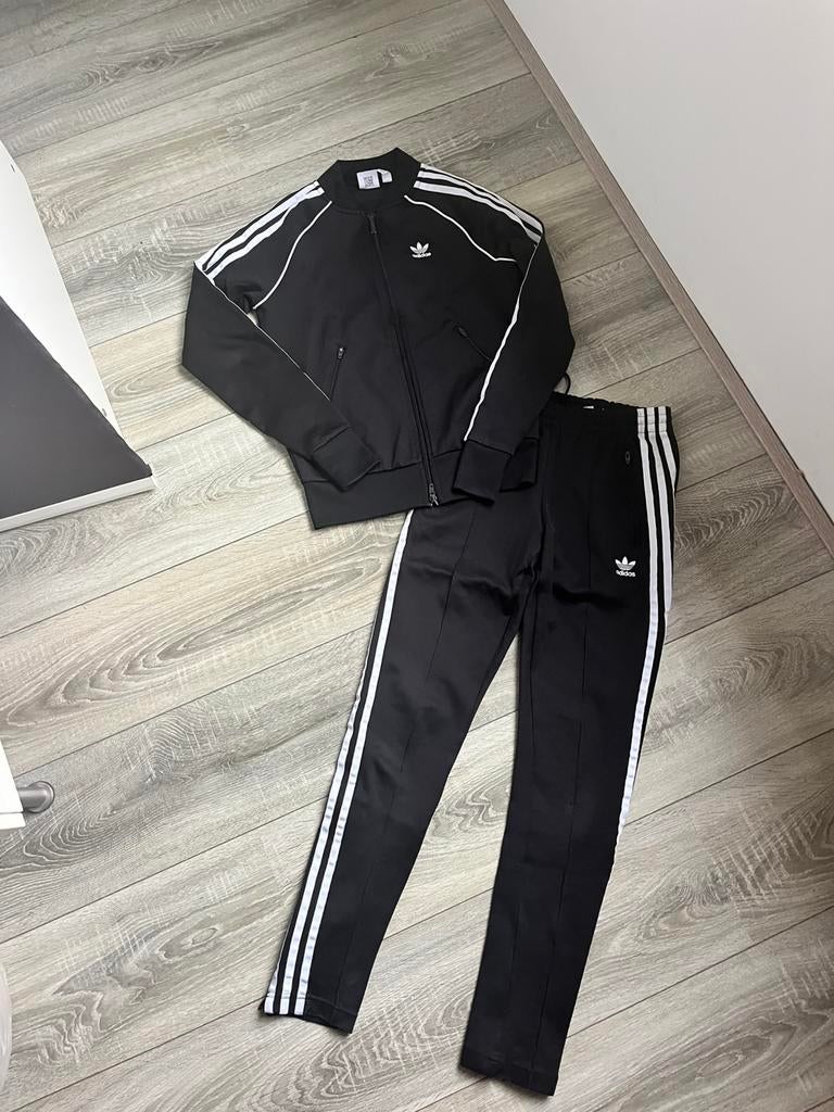 Adidas adicolor zwart trainingspak 3 stripes  xxs xs 170, Kleding | Dames, Ophalen of Verzenden, Zo goed als nieuw, Maat 34 (XS) of kleiner