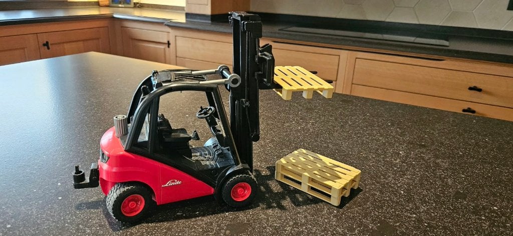 Bruder 2511 Linde vorkheftruck + 3 pallets, Ophalen of Verzenden, Zo goed als nieuw