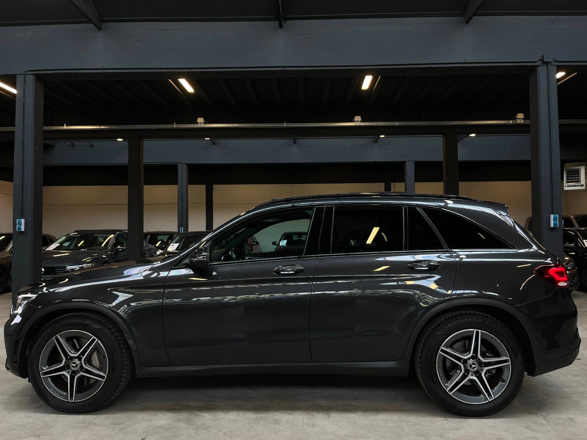 Mercedes-Benz GLC-klasse 200 4MATIC AMG Line Pano/Virtual/Ca, Auto's, Automaat, Dealer onderhouden, Gebruikt, 2000 kg