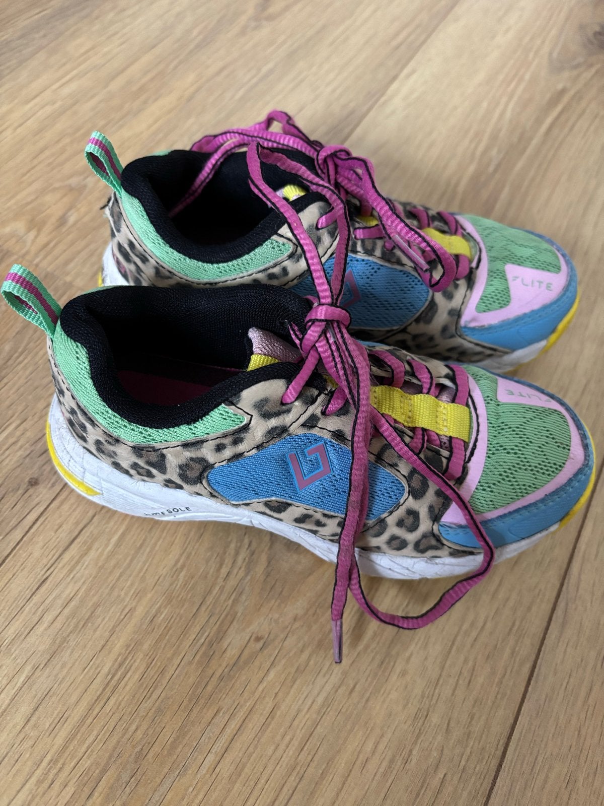 Brabo hockeyschoenen maat 31 (vallen klein), Ophalen of Verzenden, Zo goed als nieuw