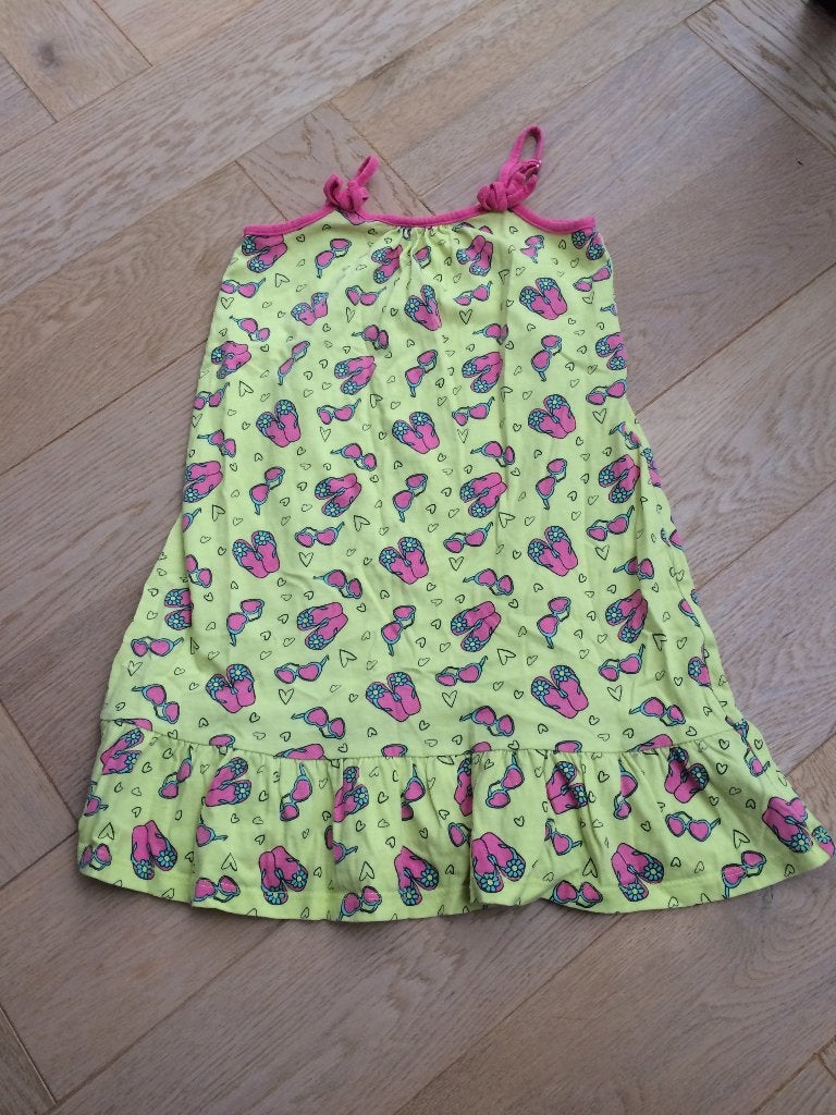 Schattig zomerjurkje maat 116 met slippers en zonnebrillen, Kinderen en Baby's, Kinderkleding | Maat 116, Meisje, Ophalen of Verzenden