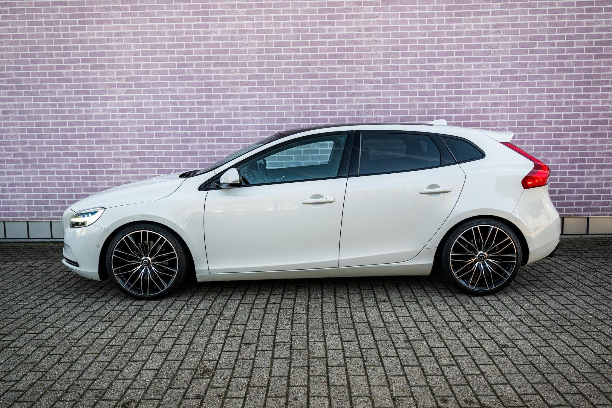 Volvo V40 1.5 T3 Dynamic Edition | Panoramadak | Stoelverwar, 12 maanden, Euro 6, 4 cilinders, Wit