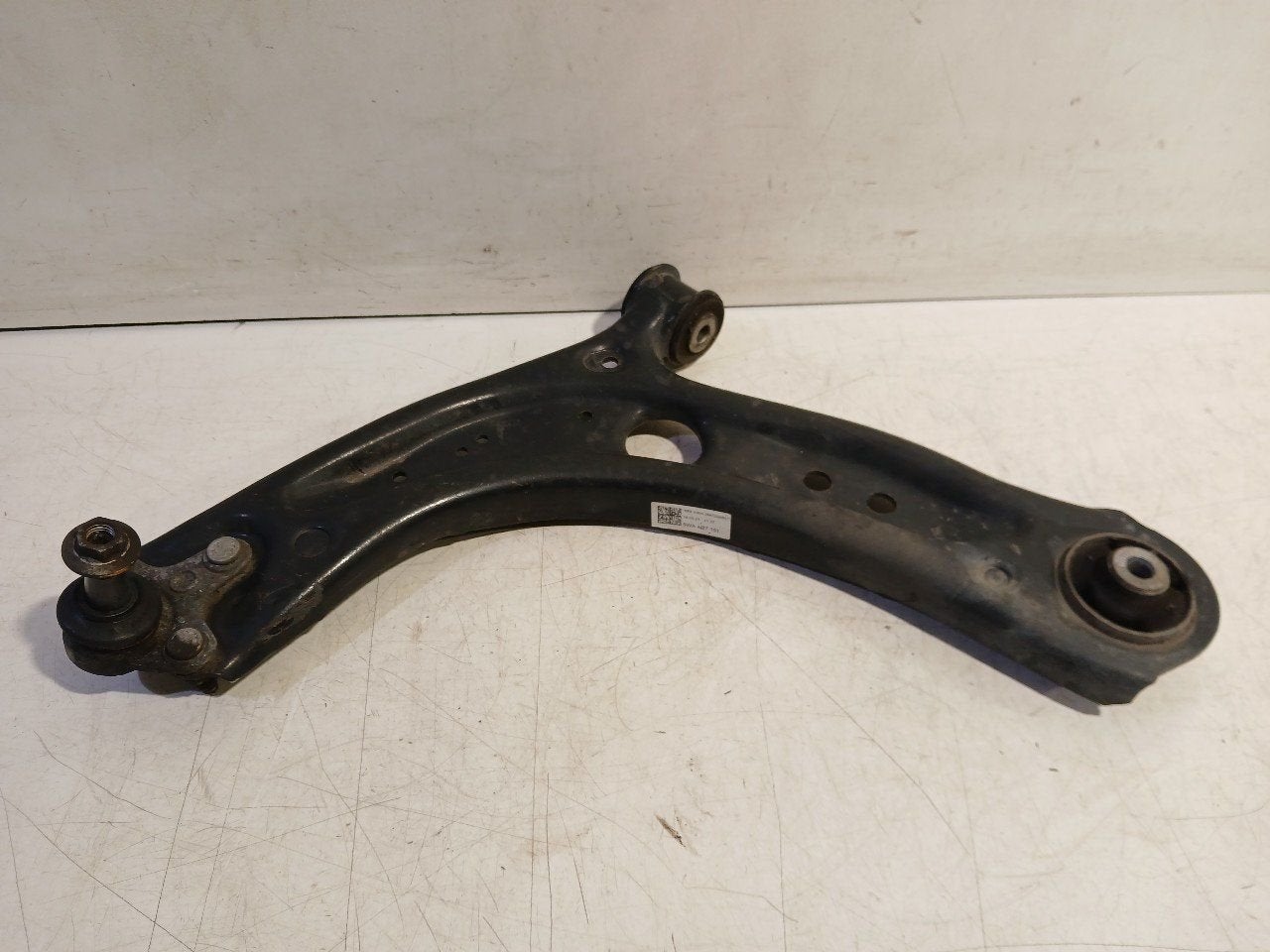 Draagarm links voor Volkswagen Golf, Onderdelen@venauto.nl, Van der Ven Autorecycling B.V., Gebruikt, Ettenseweg 76, 4706 PB Roosendaal, The Netherlands