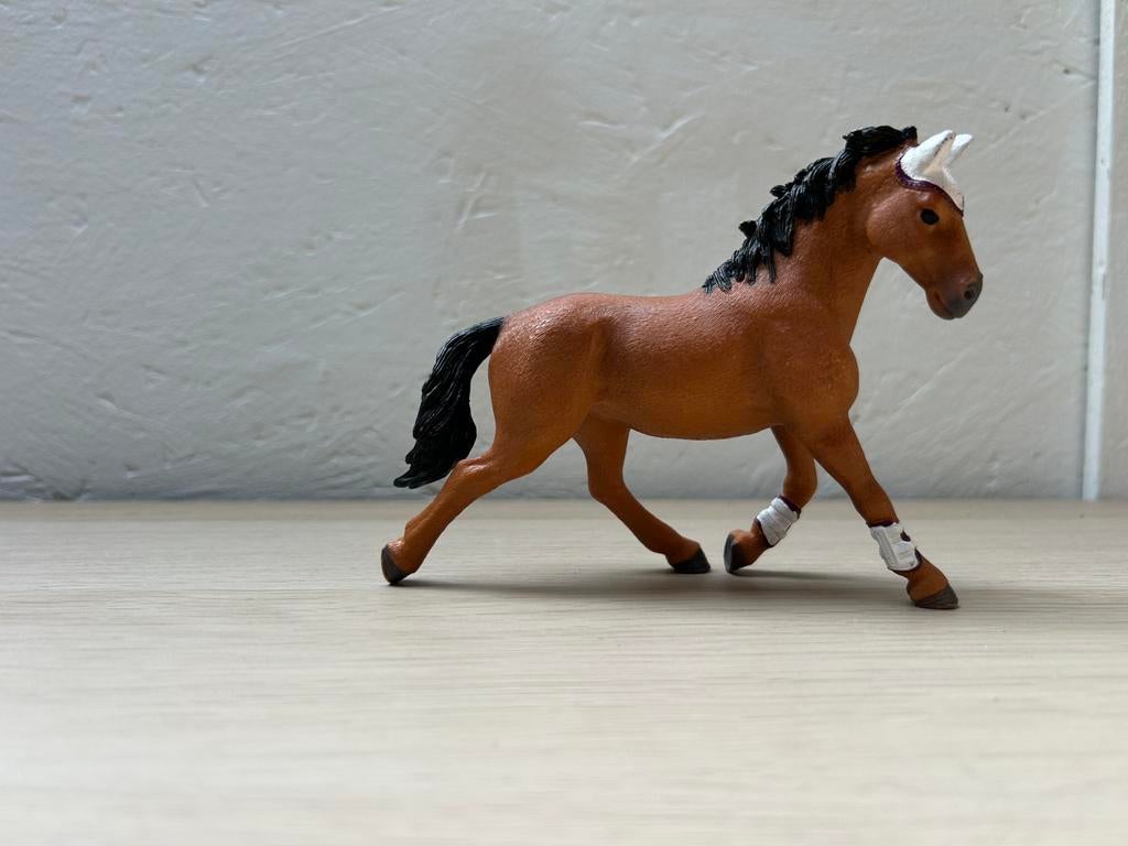 Schleich springpaard 58, Ophalen of Verzenden, Zo goed als nieuw, Paard, Beeldje of Figuurtje
