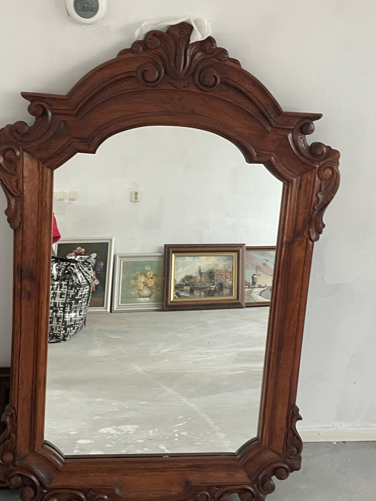 Antieke spiegel met sierlijk houten frame, Antiek en Kunst, Ophalen