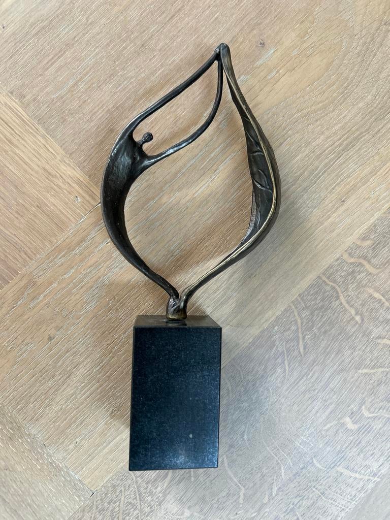 Corry Ammerlaan ‘ een nieuw begin’ bronzen beeldje op sokkel, Antiek en Kunst, Ophalen, Brons, Beeld, Abstract
