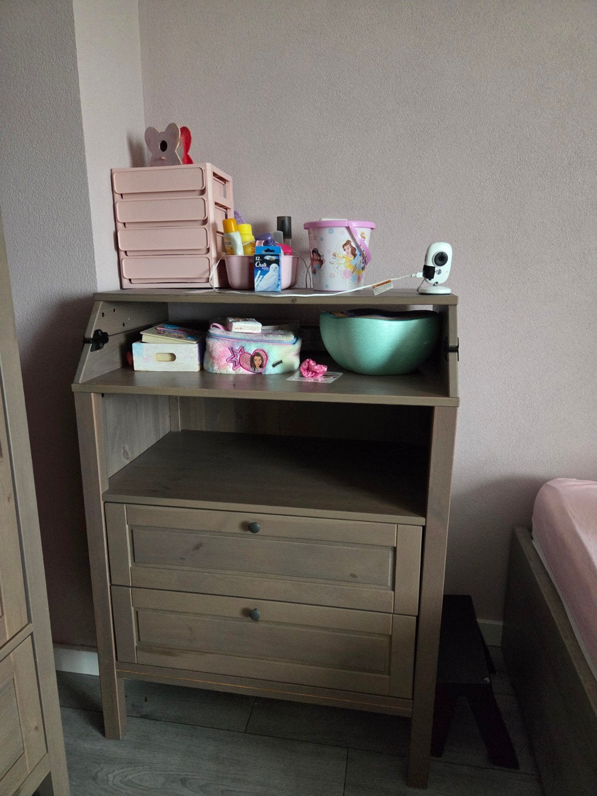 IKEA SUNDVIK Commode met Uitklapbaar Verschoningsblad, Ophalen, 50 tot 70 cm, Zo goed als nieuw, 75 tot 100 cm