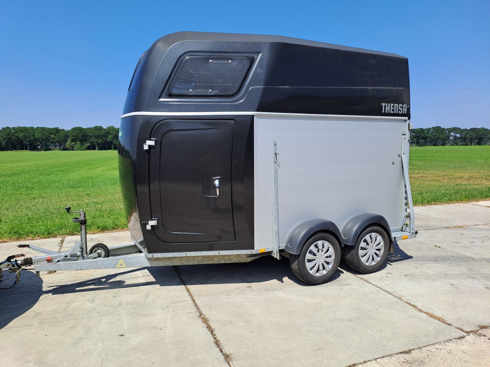 Atec Thensa vol aluminium 2 paards trailer met zadelkamer, Ophalen, Zo goed als nieuw, Aluminium, 2-paards trailer