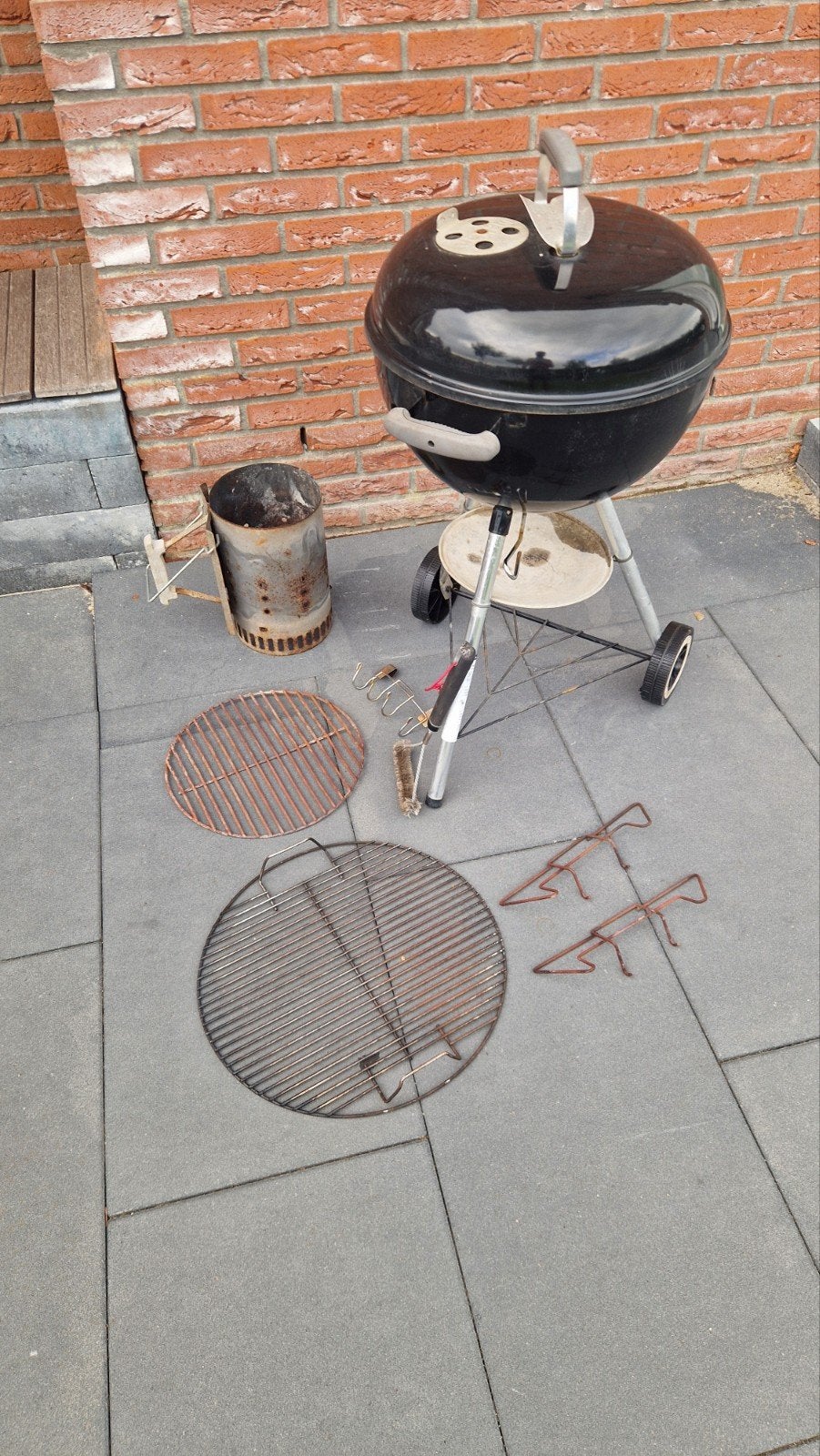 Weber BBQ met accessoires en kolenstarter, Ophalen, Gebruikt, Weber