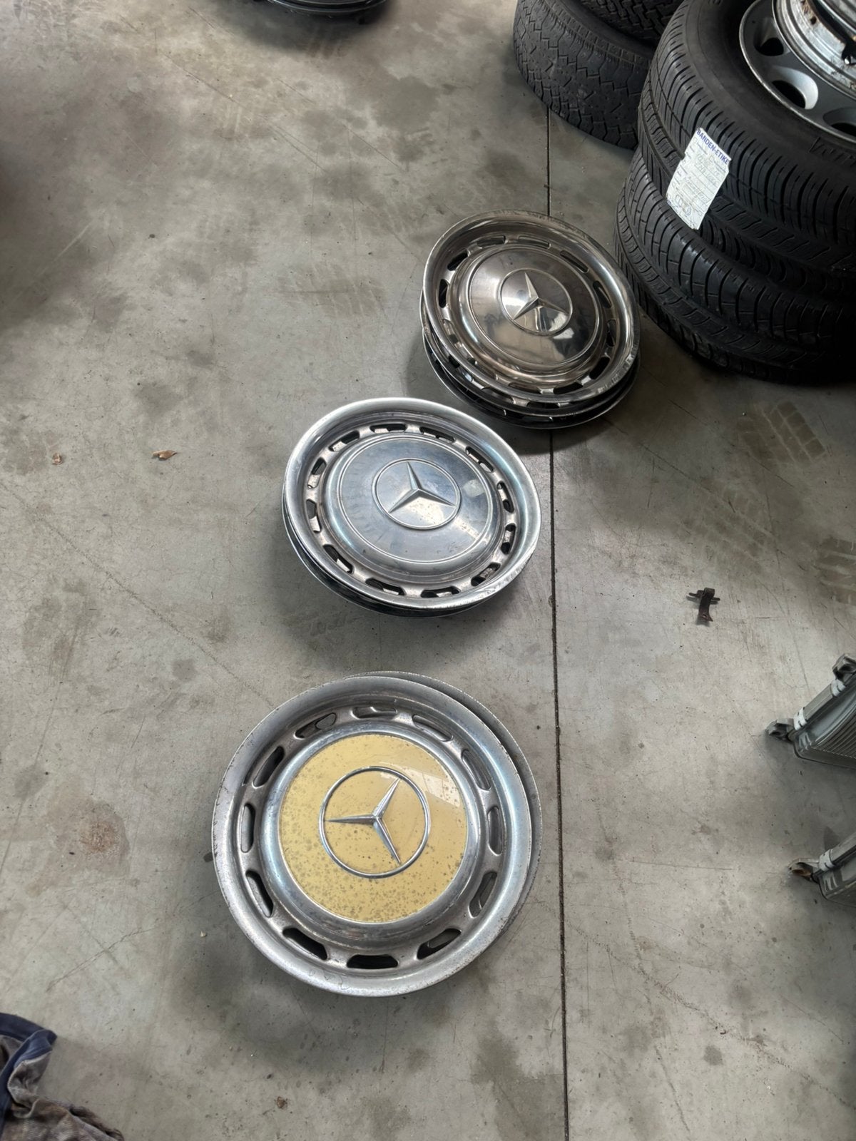Ca. 90 stalen wieldoppen Mercedes/BMW, Ophalen, Gebruikt