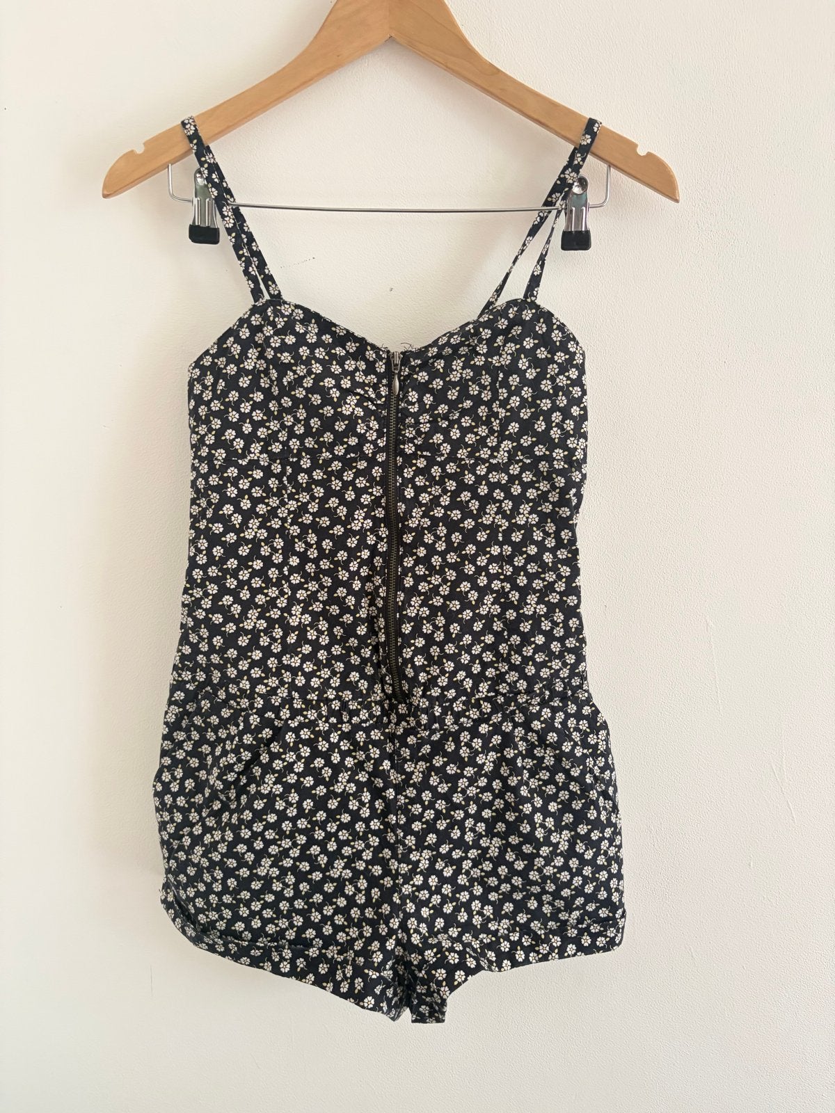 H&M Divided Playsuit met bloemprint en rits maat xs/s, Kleding | Dames, Ophalen of Verzenden, Zo goed als nieuw, Maat 34 (XS) of kleiner