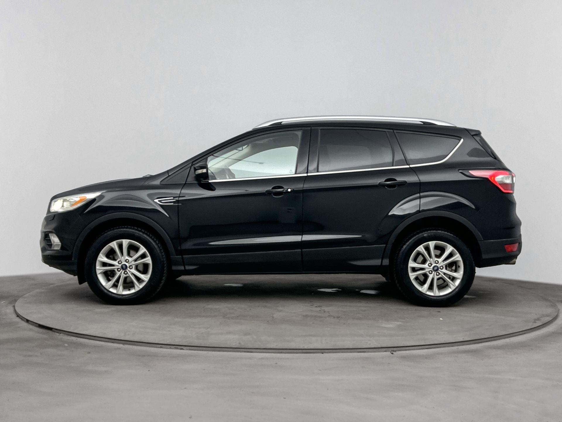 Ford Kuga 1.5 EcoBoost Titanium | Stoel & Stuurverwarming |, Auto's, Ford, 4 cilinders, Automatische klimaatregeling, Leder en Stof