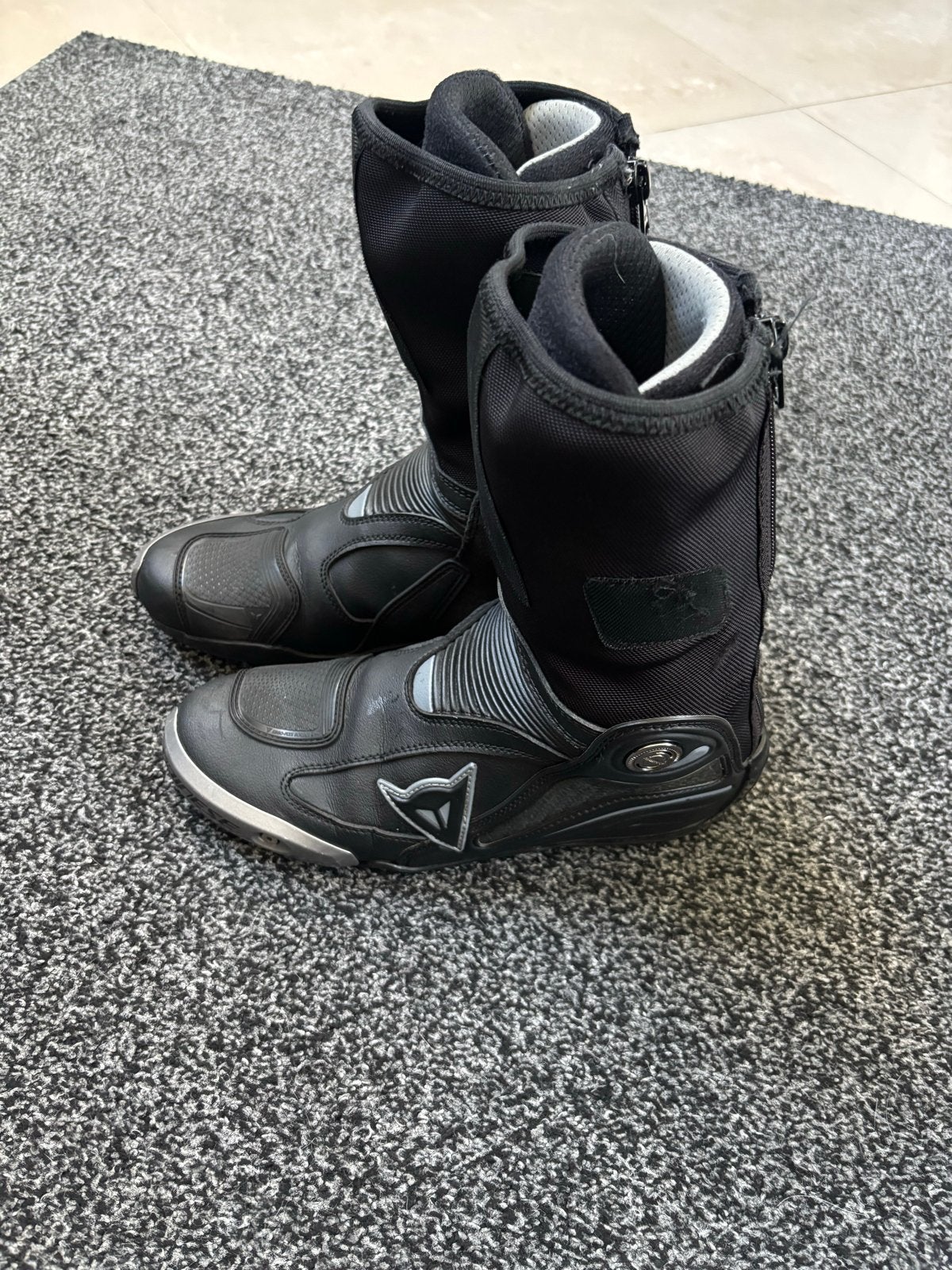 Dainese Axial D1 motorlaarzen - Maat 40, Motoren, Ophalen of Verzenden, Zo goed als nieuw