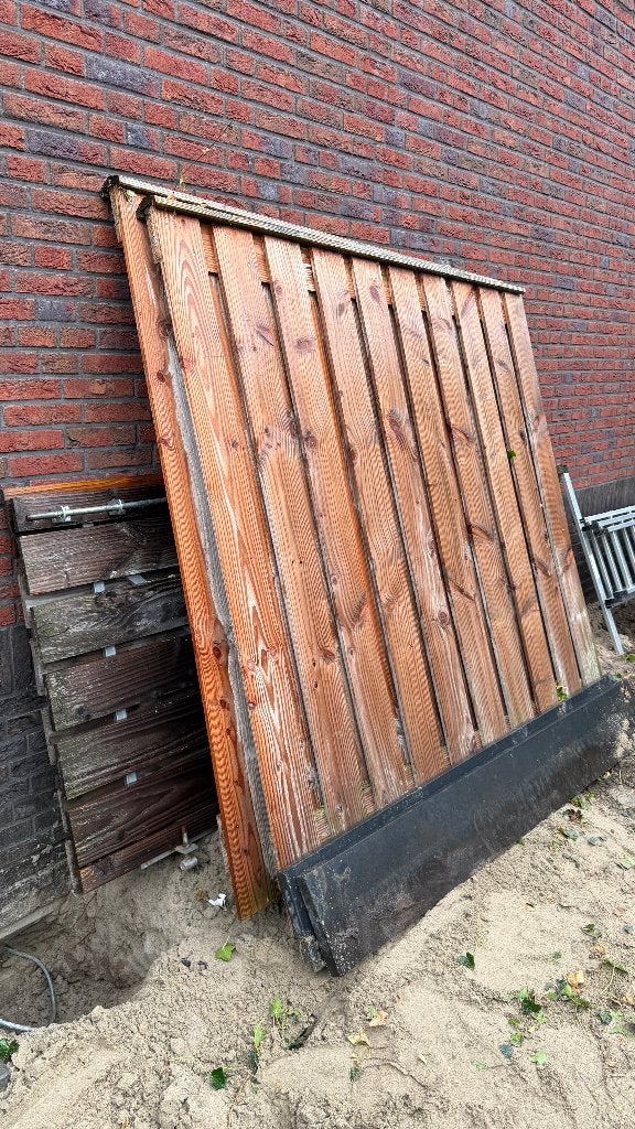 Gratis Schutting + Palen + Schotten + Deur, Ophalen, Minder dan 3 meter, Hout, 1 tot 2 meter