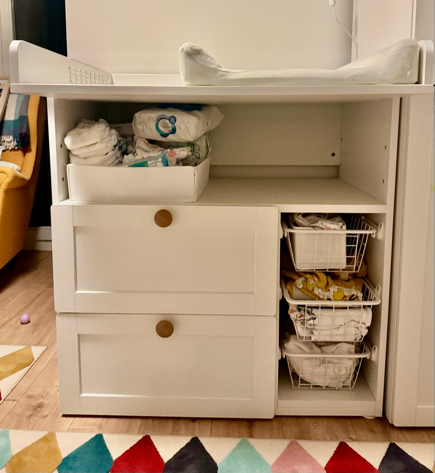 Ikea Smastad Commode met Varda Verschoonmat, Kinderen en Baby's, Kinderkamer | Commodes en Kasten, Ophalen, Gebruikt, 70 cm of meer