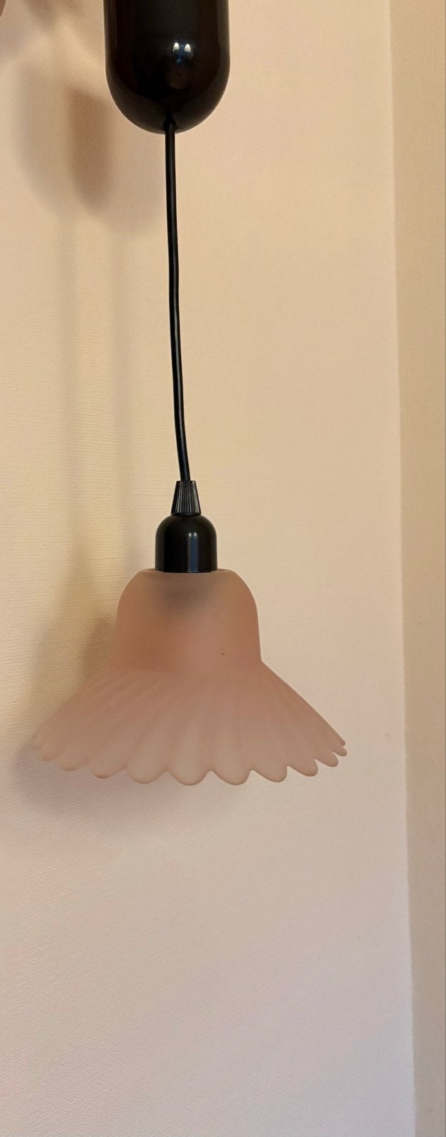 Vintage roze glazen hanglamp - bloemvormig, Ophalen of Verzenden, Gebruikt, Glas, E27 (groot)