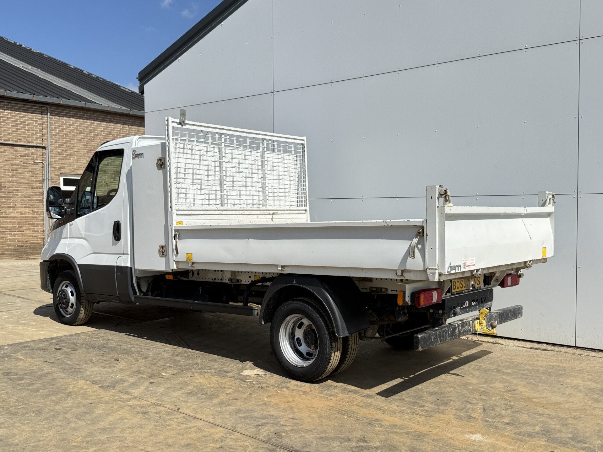 Iveco Daily 35C16 3.0 L4 Kipper Dubbellucht Airco 3.5T Trekh, Auto's, Bestelauto's, Achterwielaandrijving, Gebruikt, Zwart, 4 cilinders
