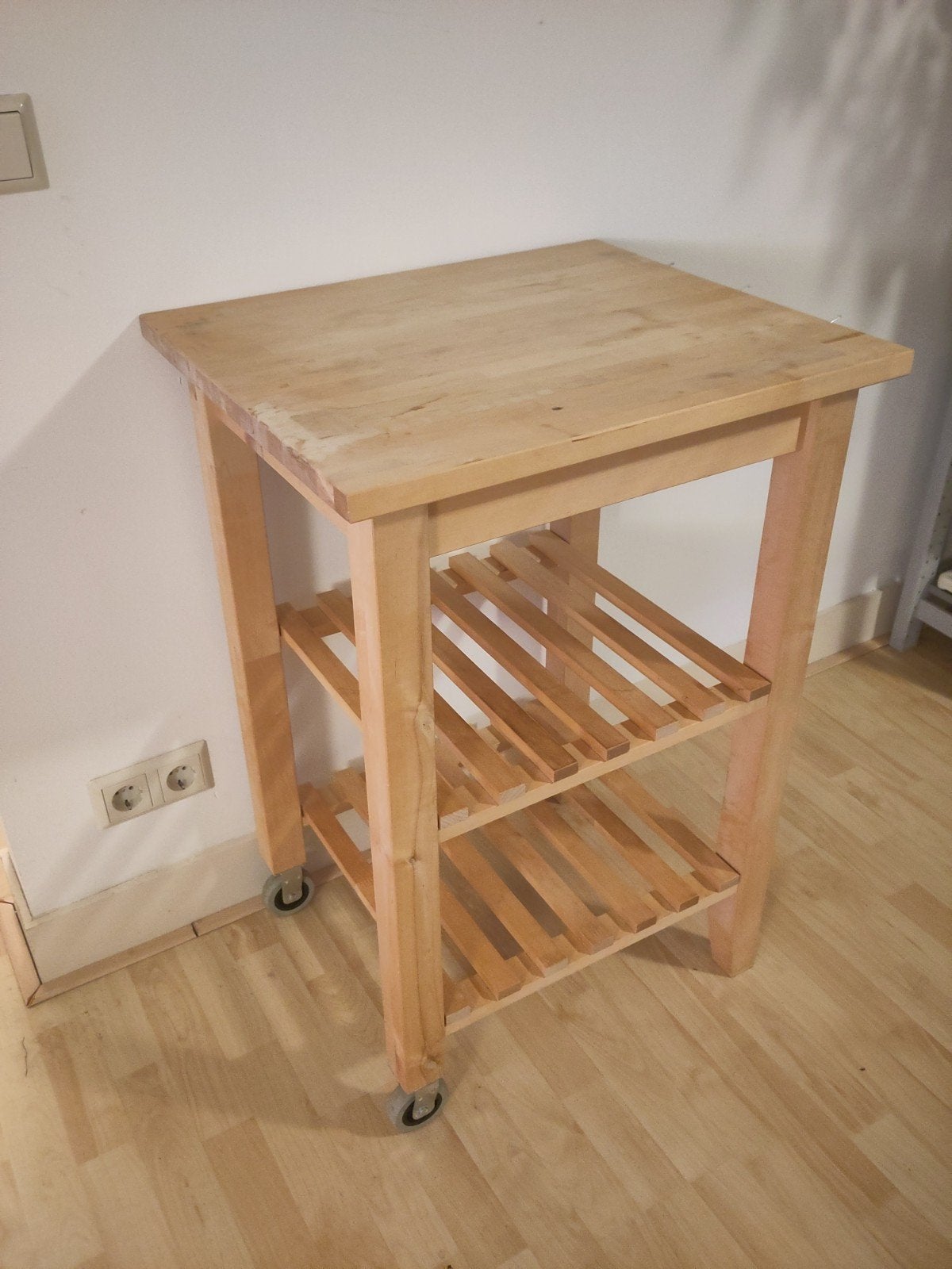 Houten keukentrolley met wieltjes en planken, Ophalen, Minder dan 55 cm, Gebruikt, Vierkant