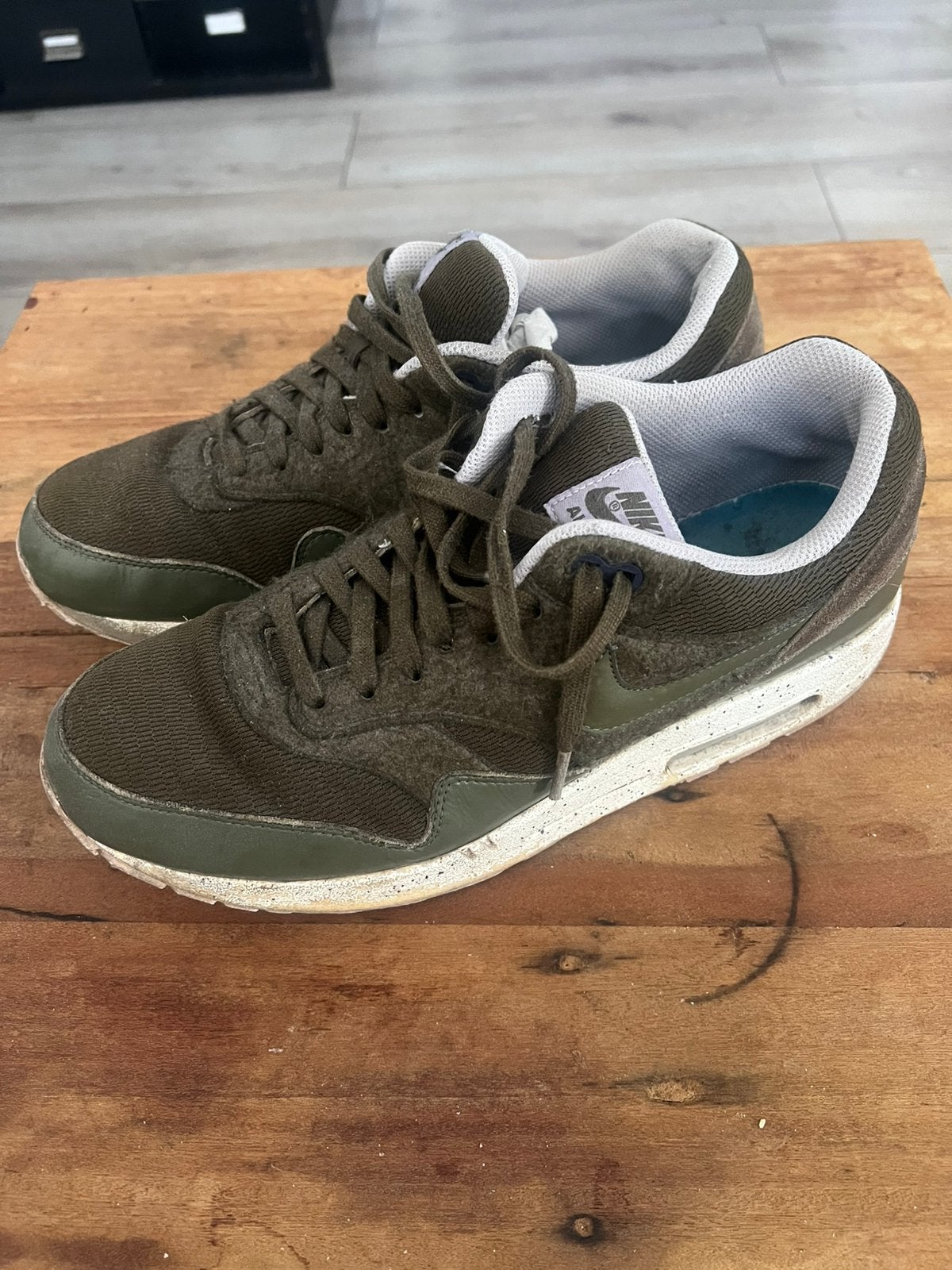 Nike air max 1 Wmns 44,5 Groen Olive - 29 cm, Ophalen of Verzenden, Zo goed als nieuw, Overige kleuren