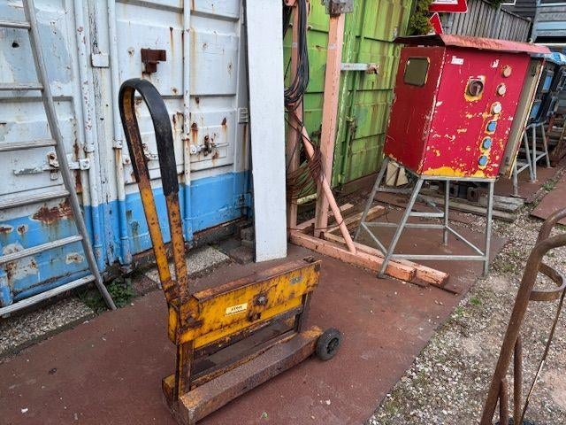 kalkzandsteen knipper + bouwstroomkast, Ophalen, Gebruikt