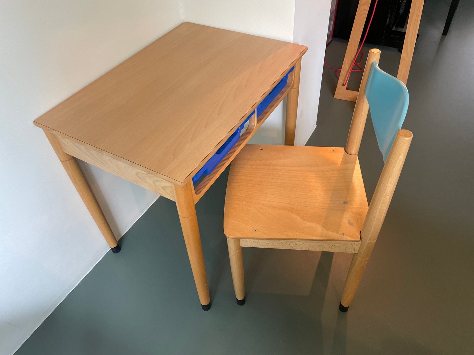 Schilte kinderbureau met lades, Ophalen, Kinderbureau, 64 cm, Gebruikt