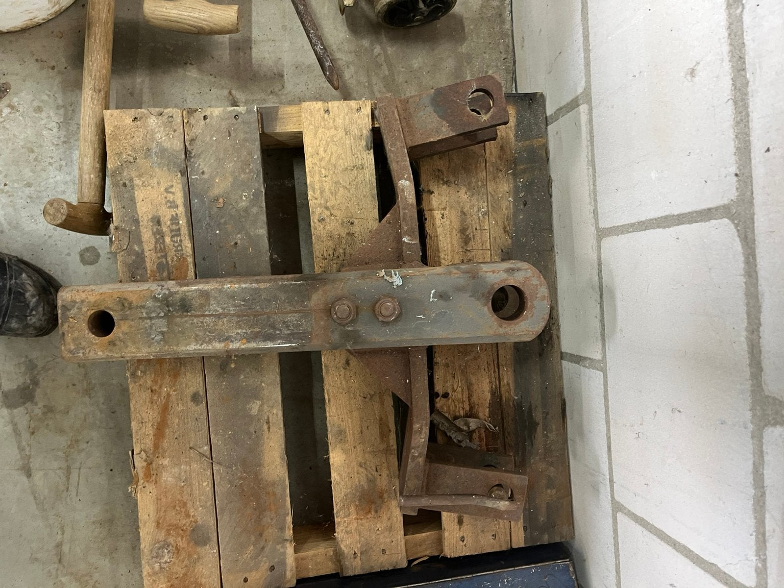 Hulp stukke. Voor trekker of kar. Riool en zonnepaneel, Ophalen, Zo goed als nieuw, Pallet, Minder dan 200 cm