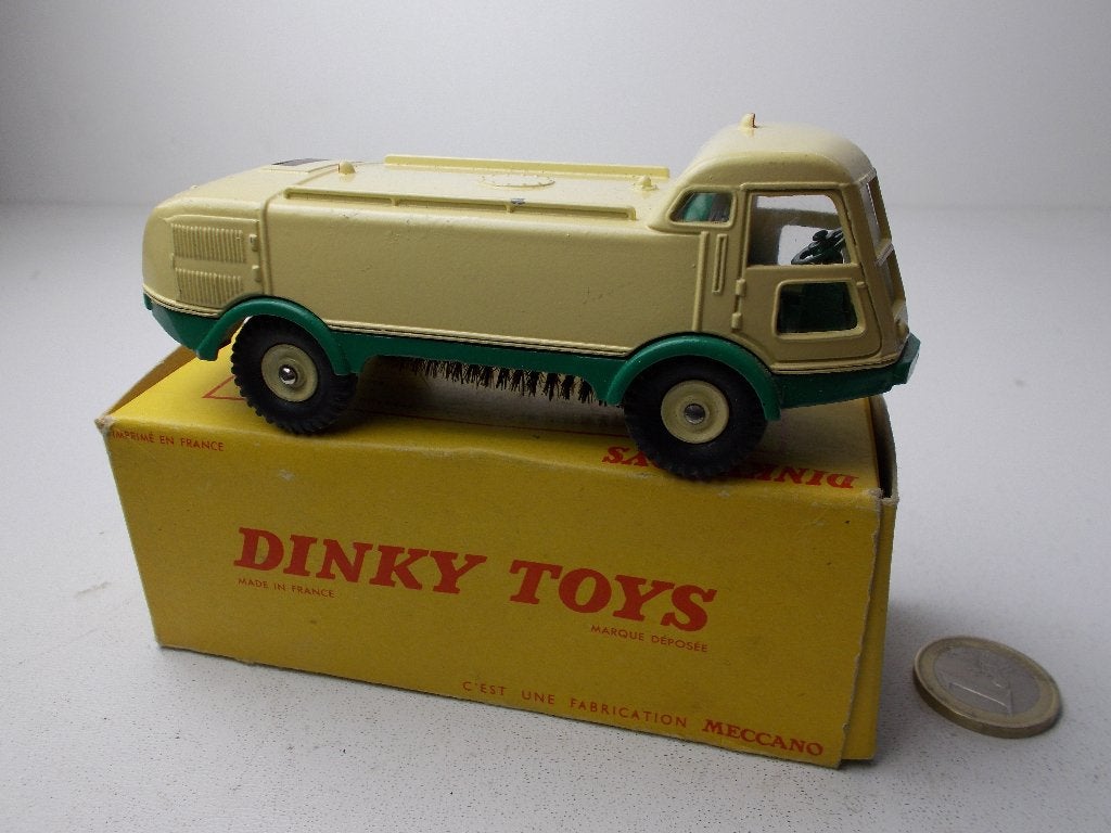 1956 Dinky Toys 596 BALAYEUSE LMV ROAD SWEEPER + DOOSJE!, Ophalen of Verzenden, Zo goed als nieuw, Bus of Vrachtwagen, Dinky Toys