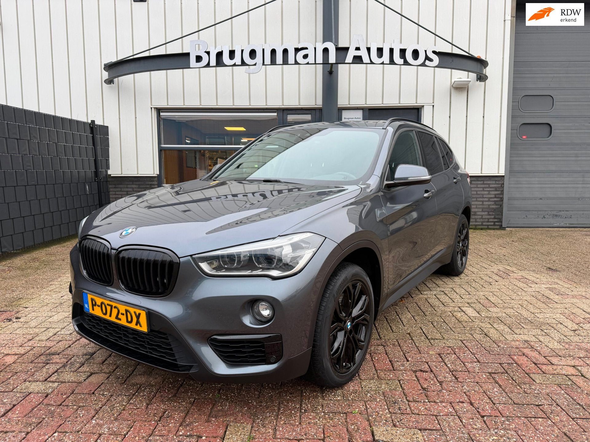 BMW X1 XDrive20i High Executive, Auto's, Gebruikt, 2000 kg, Parkeerassistent, Bedrijf