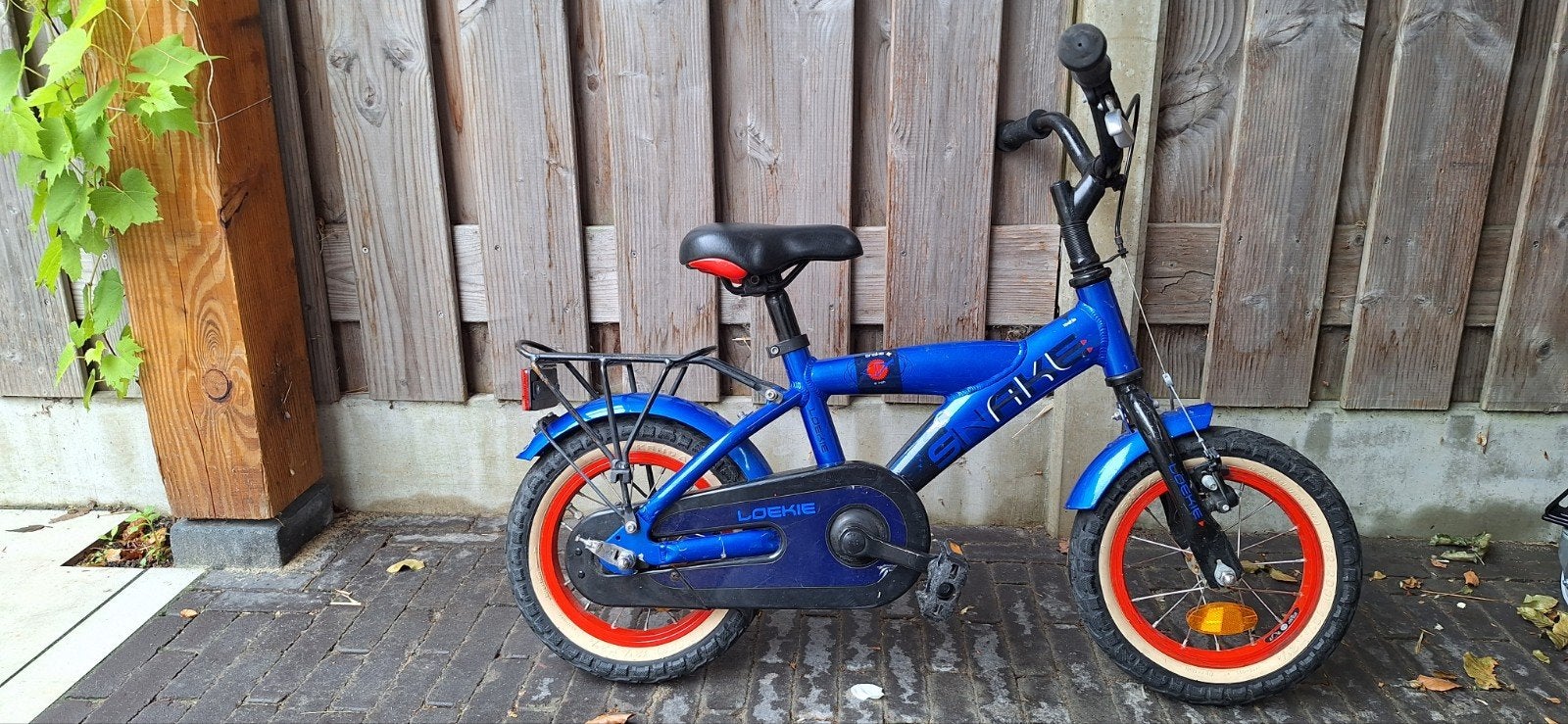 Loekie Snake fiets 12 inch, Fietsen en Brommers, Fietsen | Kinderfietsjes, Ophalen, Terugtraprem, Zijwieltjes, Gebruikt