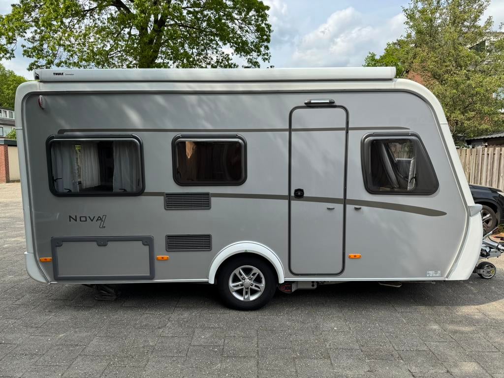 Caravan Eriba Nova light 425, wit/zilver, Standaardzit, 750 - 1000 kg, Particulier, 6 tot 7 meter