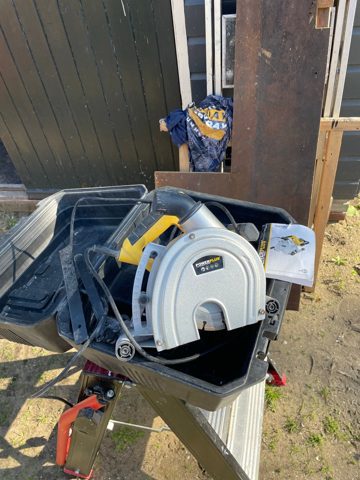 Foto 4 van Powerplus POWX0650 sleuvenfrees in koffer