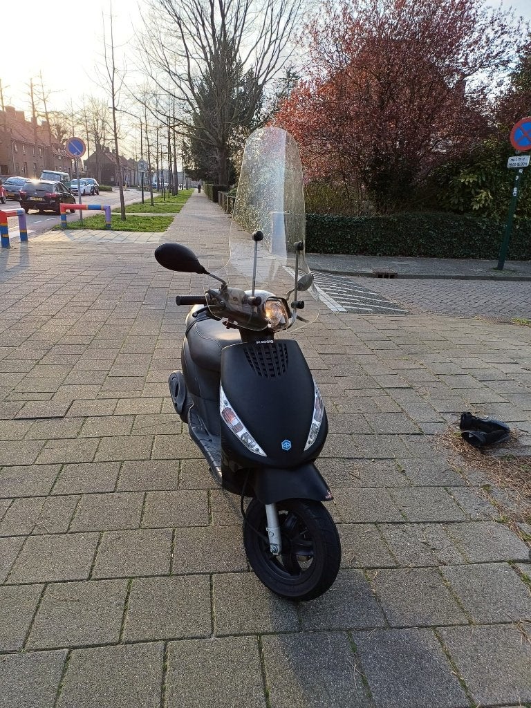 Piaggio Zip 2017, Fietsen en Brommers, Scooters | Piaggio, Ophalen, Zip, Zo goed als nieuw, Benzine
