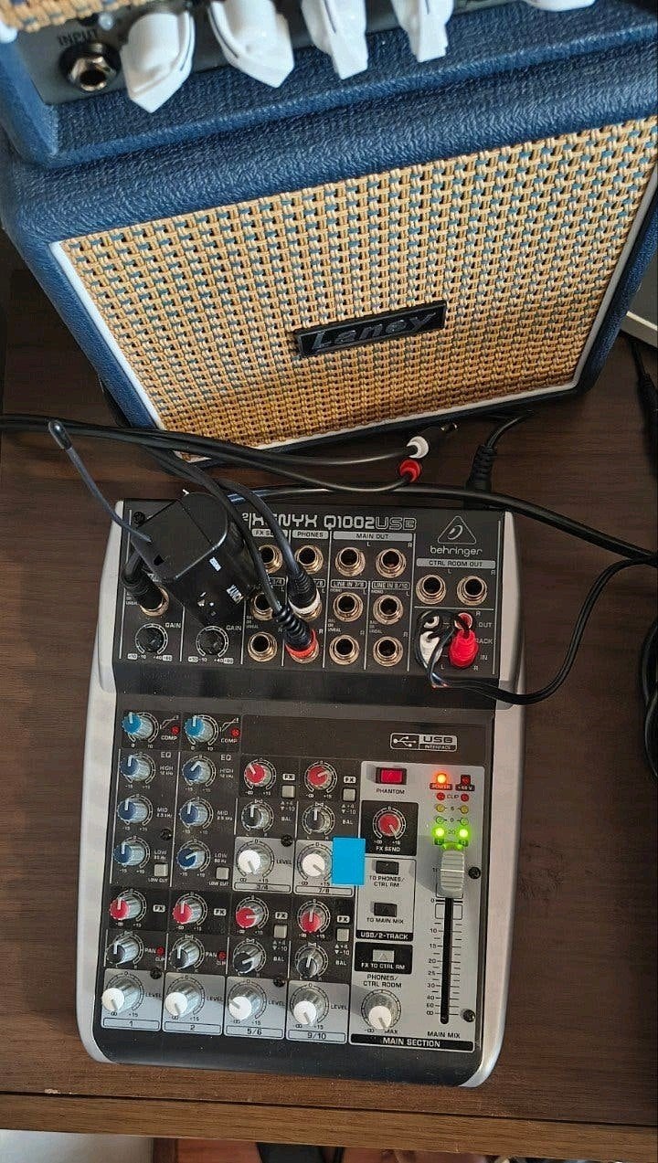 Behringer Xenyx Q1002USB Mixer - Zo goed als nieuw, Muziek en Instrumenten, Ophalen, Zo goed als nieuw, 5 tot 10 kanalen, Microfooningang