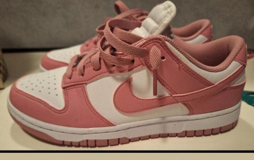 Nike dunk low roze met wit., Kleding | Dames, Schoenen, Ophalen, Overige kleuren, NIKE., Sneakers of Gympen
