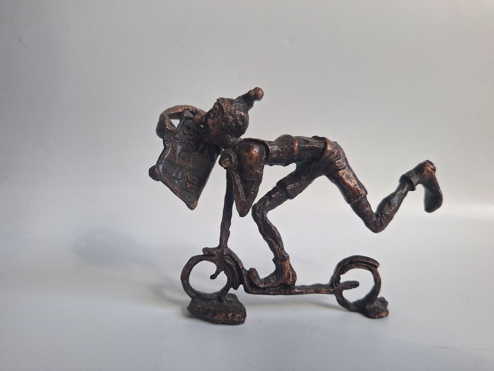 Leuk verbronsd clinic clown beeldje
9,5 x 12,5 x 3 cm, Ophalen, Zo goed als nieuw, Mens
