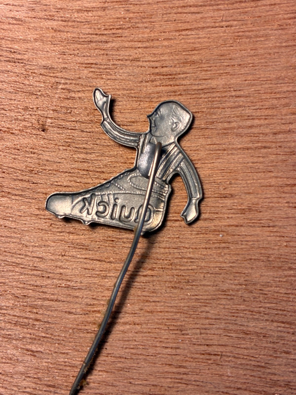 Vintage Quick schaats speldje/pin, Ophalen, Gebruikt, Sport, Speldje of Pin
