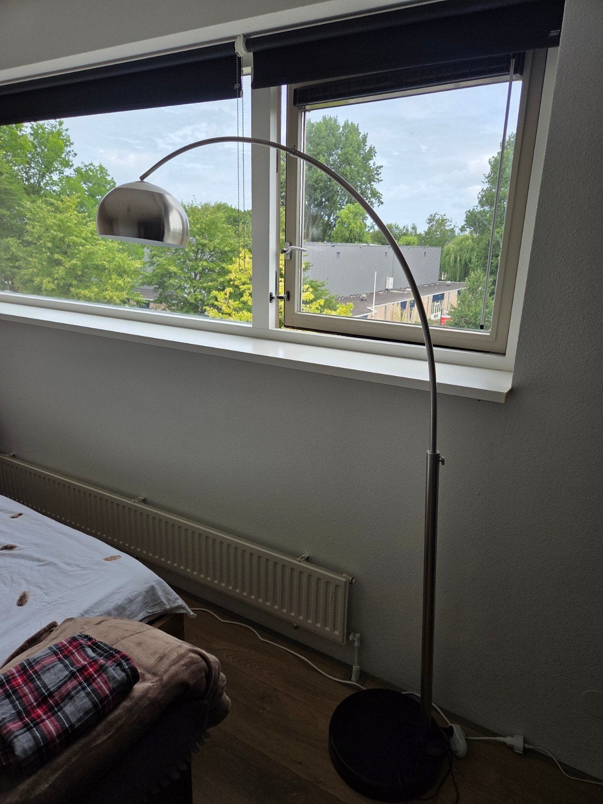 Booglamp met metalen kap, Huis en Inrichting, Lampen | Vloerlampen, Ophalen, Gebruikt, E27 (groot), Metaal