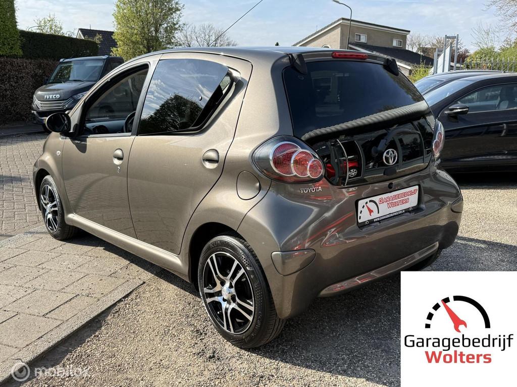 Toyota Aygo 1.0 VVT-i Aspiration, Voorwielaandrijving, Stof, Gebruikt, Zwart