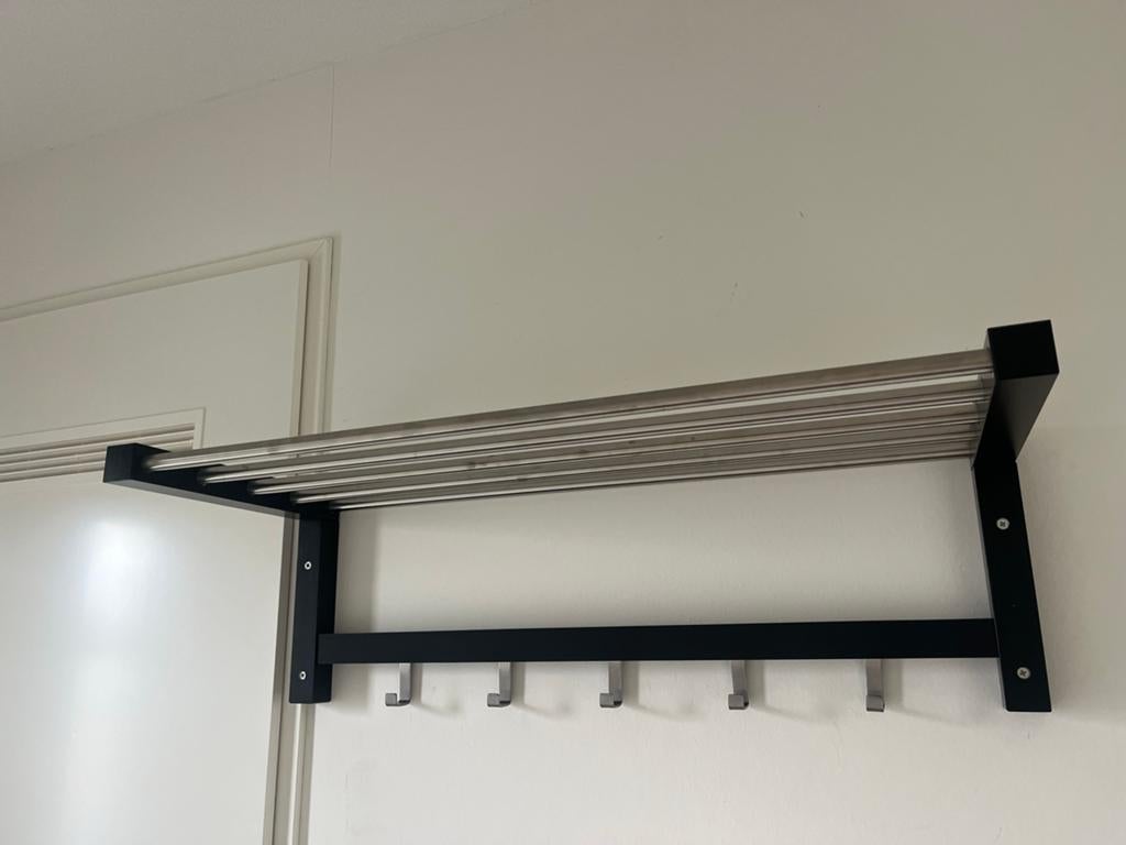 IKEA TJUSIG wandkapstok met hoedenplank en haken, Huis en Inrichting, Gebruikt, Minder dan 100 cm, Metaal, Ophalen