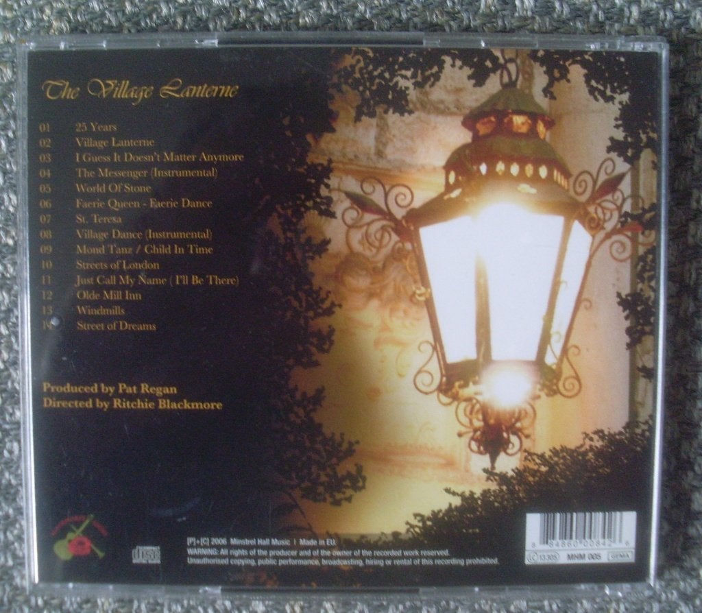 Blackmore's Night - The Village Lanterne (CD) Ritchie +bonus, Ophalen of Verzenden, Zo goed als nieuw, Folk Rock, Album